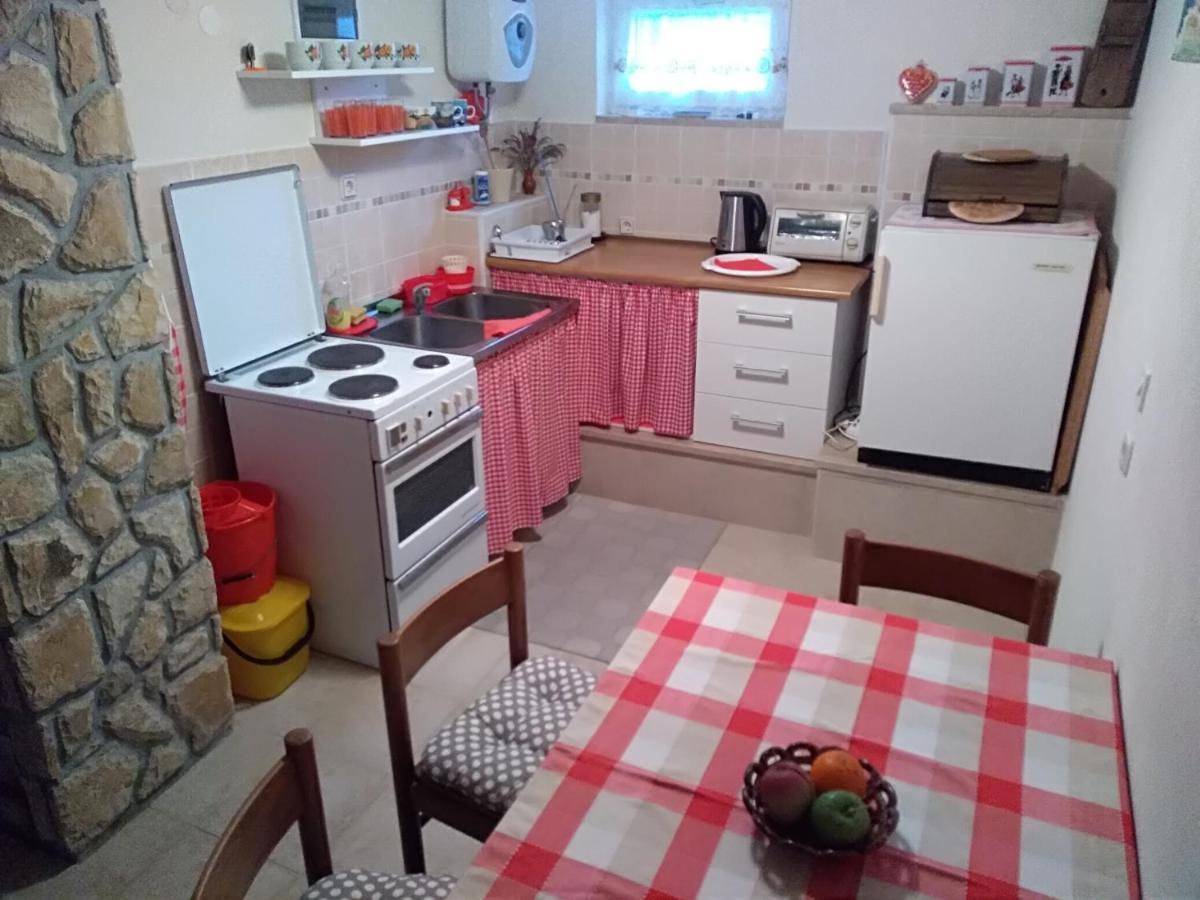 Apartman Tri Palme Gabonjin Quarto foto